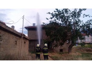 Boş evde çıkan yangını itfaiye söndürdü