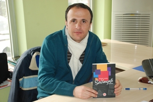 Örnek aldığı gazetecinin hayatını kitaplaştırdı