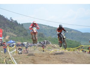 Süper endurocular sezonunun ilk kupalarını İznik’te aldı