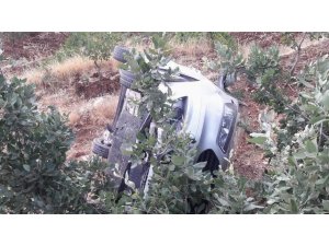 Siirt’te şarampole yuvarlanan araçta 3 kişi yaralandı