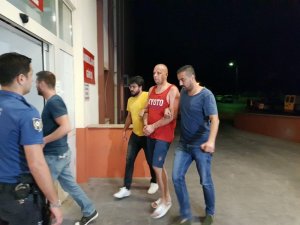Psikolojik rahatsızlığı olan turist, Antalya’da yol keserek terör estirdi
