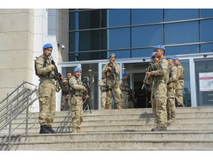 6 kişinin öldüğü silahlı kavgayla ilgili 2 şüpheli adliyeye sevk edildi