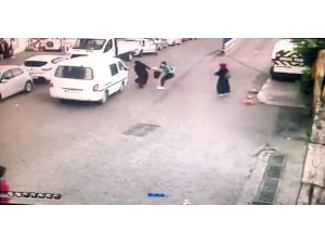 Yağmurdan kaçmak istedi aracın altında kalmaktan son anda kurtuldu