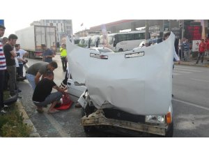 Yayaya çarpmamak isterken kaza yaptı: 1 yaralı