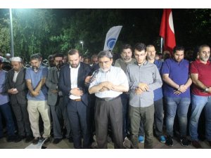 Beşiktaş’taki Mısır konsolosluğu önünde Mursi için gıyabi cenaze namazı