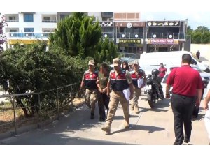 Uyanık göçmen kaçakçısı kadın, yakayı ele verdi