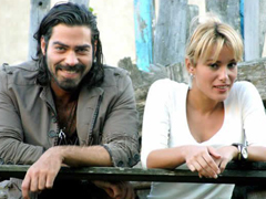 Ünlü çift ekranlara dönüyor