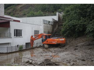 Sağanak yağış Giresun’da heyelana neden oldu