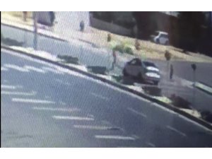 Otomobilin çocuğa çarptığı anlar güvenlik kamerasında