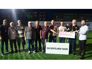 Küçükçekmece Emektarlar Ligi’nin şampiyonu Fatihanspor oldu