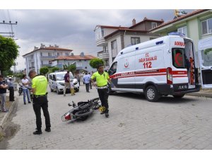 Otomobil elektrikli bisiklet ve motosikletle çarpıştı, 2 yaralı