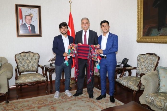 Hakkarili öğrencilerinden Konya Valisi Toprak'a ziyaret