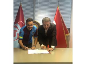 Trabzonspor, Yusuf Sarı ile 3 yıllık sözleşme imzaladı