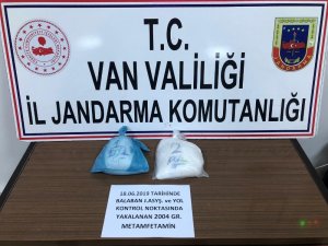 İranlı yolcunun üzerinde 2 kilo 4 gram uyuşturucu çıktı