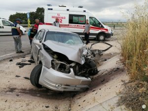 Traktörle otomobil çarpıştı: 2 yaralı