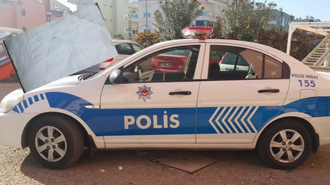 Balkondan aşağı attılar... İki çocuğun yazdığı not polisi alarma geçirdi!