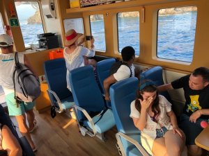 Karaya oturan teknedeki 36 yolcu iki kurumun uyumlu çalışmasıyla kurtarıldı