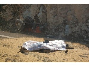 Traktör kazasında yaşlı çift öldü