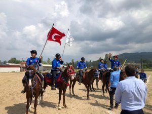 Sındırgı’da atlı cirit yarışmaları düzenlendi