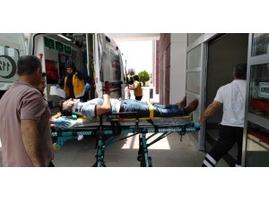 Hafif ticari araç kayaya çarptı: 1 yaralı