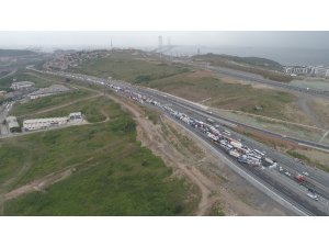 Kocaeli TEM’de zincirleme kaza trafik durdu
