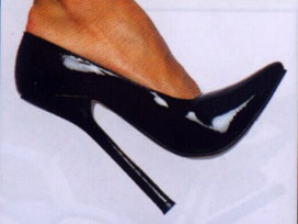 Yüksek topuk giyen bu dertlere katlanır