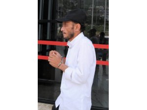 Marketten çaldığı içki ve mezesini içemeden yakalandı