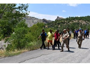 Vali Sonel,  kaybolan genci arama çalışmalarını takip etti