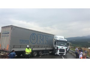 Ölüm virajında yine kaza