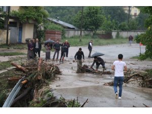 Bolu’da selden kapanan D-100 karayolu ulaşıma açıldı