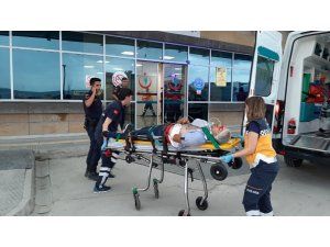 Yolcu minibüsü ile jeep çarpıştı:1’i ağır 13 yaralı