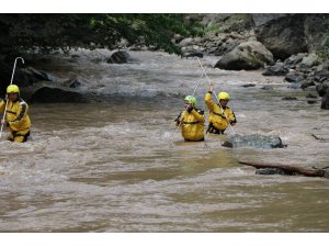 Trabzon Araklı’daki selde kaybolan 3 kişi aranıyor