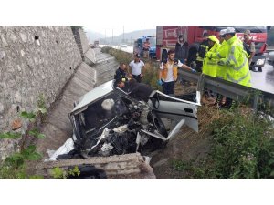 Su kanalına giren otomobil 85 metre ilerledikten sonra menfeze çarptı: 1 ölü