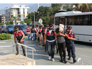 Alanya’da uyuşturucu operasyonu: 9 şüpheli adliyede