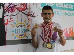 Otizmli çocuklar sporla hayata tutunuyor