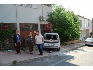 Kamyonetin çarptığı araç garaja daldı