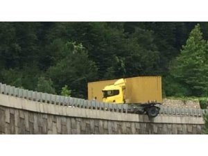 Yola dökülen mazot kazaya sebep oldu