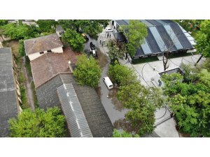 Beykoz’da yoğun yağış nedeniyle yolda oluşan su birikintisi havadan görüntülendi