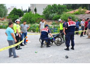 Ölen motosikletli gencin kaza anı güvenlik kamerasında