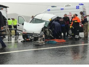 Sivas’ta tır ile hafif ticari araç çarpıştı: 1 ölü