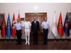Bakan Akar, Yunan heyet başkanını kabul etti