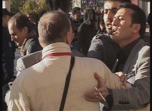 Ünlü oyuncunun yeğenine silahlı saldırı