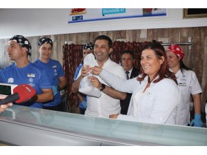 Kuşadası 3. Ege Et mağazasının açılışı mitinge dönüştü