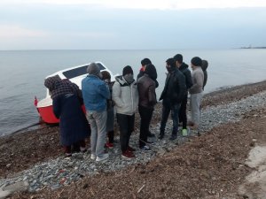 Jandarma 75 düzensiz göçmen ve bir organizatörü yakaladı