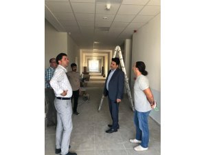 Genel Sekreter Köklü, spor salonu yapım çalışmalarını inceledi