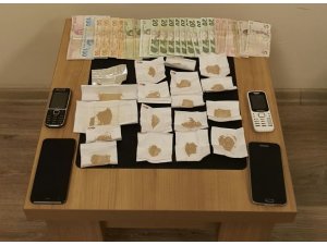 Park çevresinde torbacılık yapan 3 şahıs yakalandı