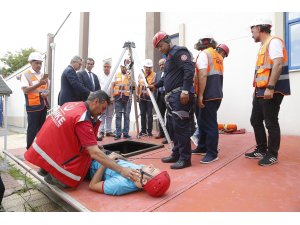 Öğretmenlere arama, kurtarma ve tahliye eğitimi
