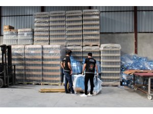 İzmir’de tonlarca sahte içki yakalandı