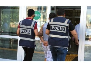 Görevliyi sopayla darp edip, iş yeri soyan şüpheli yakalandı