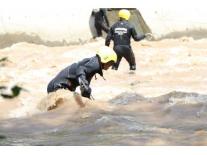 Trabzon’un Araklı ilçesinde selde kaybolan 3 kişiyi arama çalışmaları 3. günde de devam ediyor